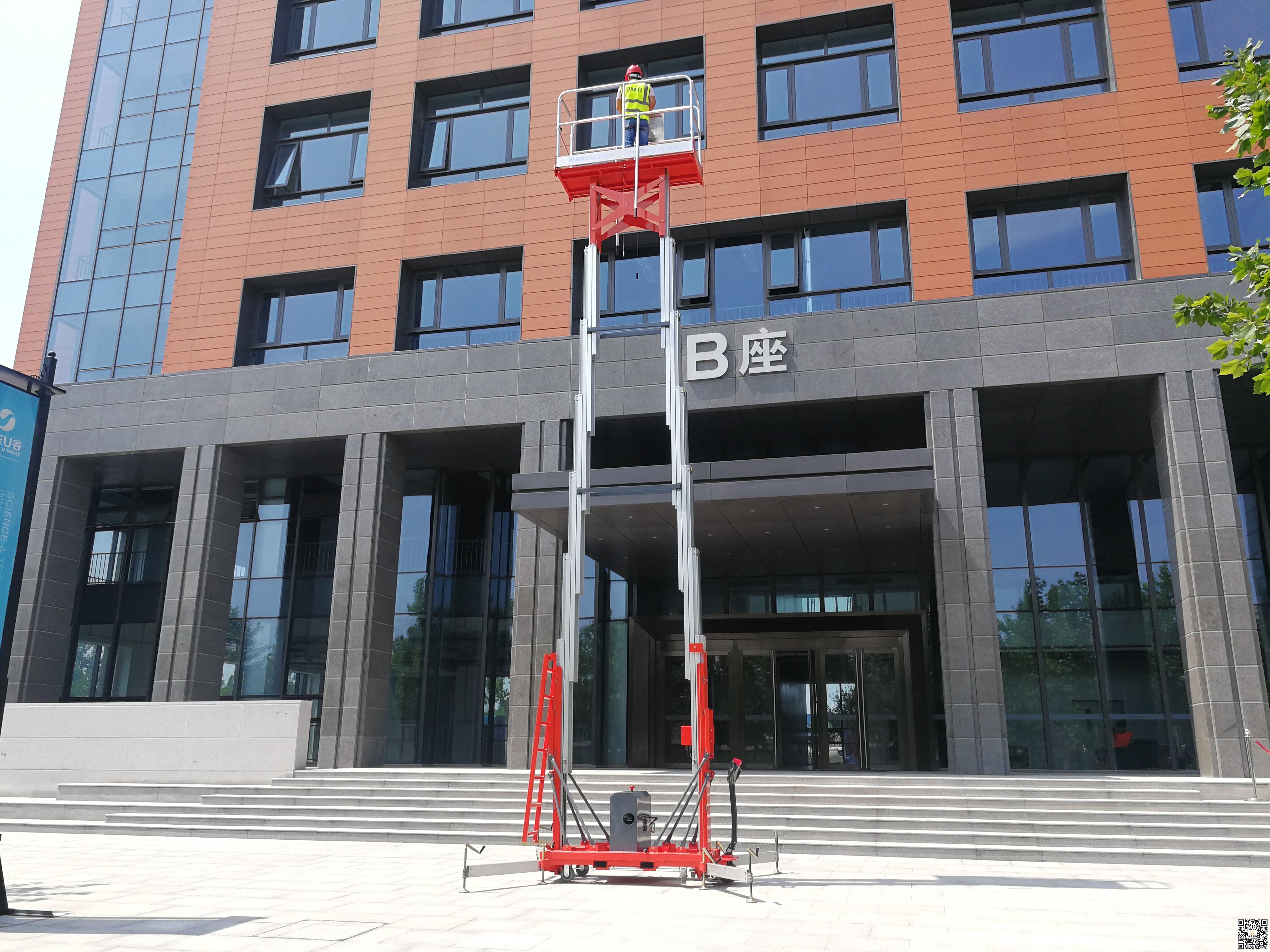 雙桅柱鋁合金升降機(jī)